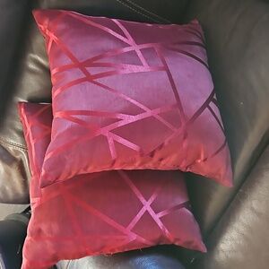 2 CALITIME Throw Pillows Red